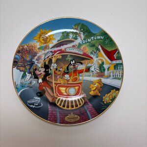 Disneyland’s 40th Anniversary “Mickeys Toontown” Limited Edition 8" Plate 8066B